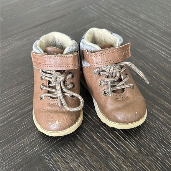 Carters Boots, brown, fall, Toddler size 6, kids, back to school - Picture 1 of 4
